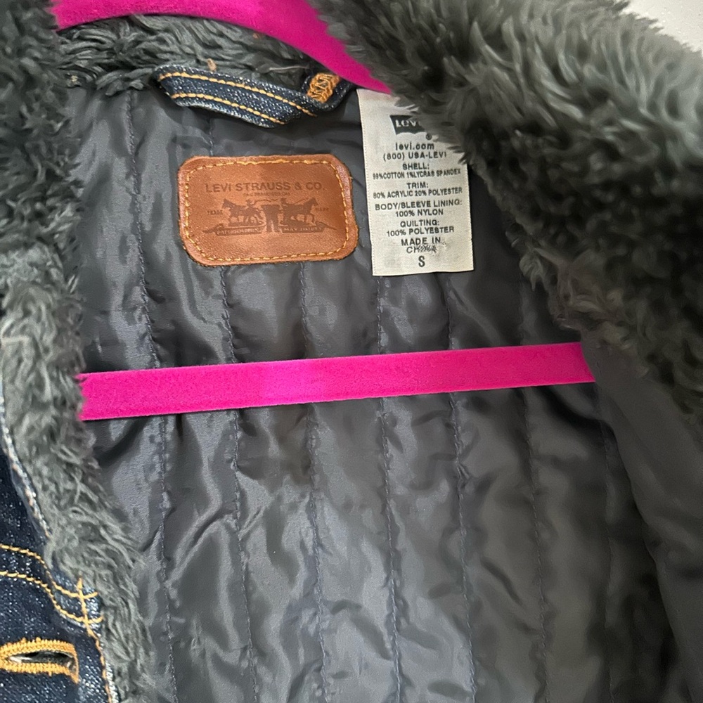 Levi's Gray Denim Jacket with Faux Fur Lining - Picture 2 of 2